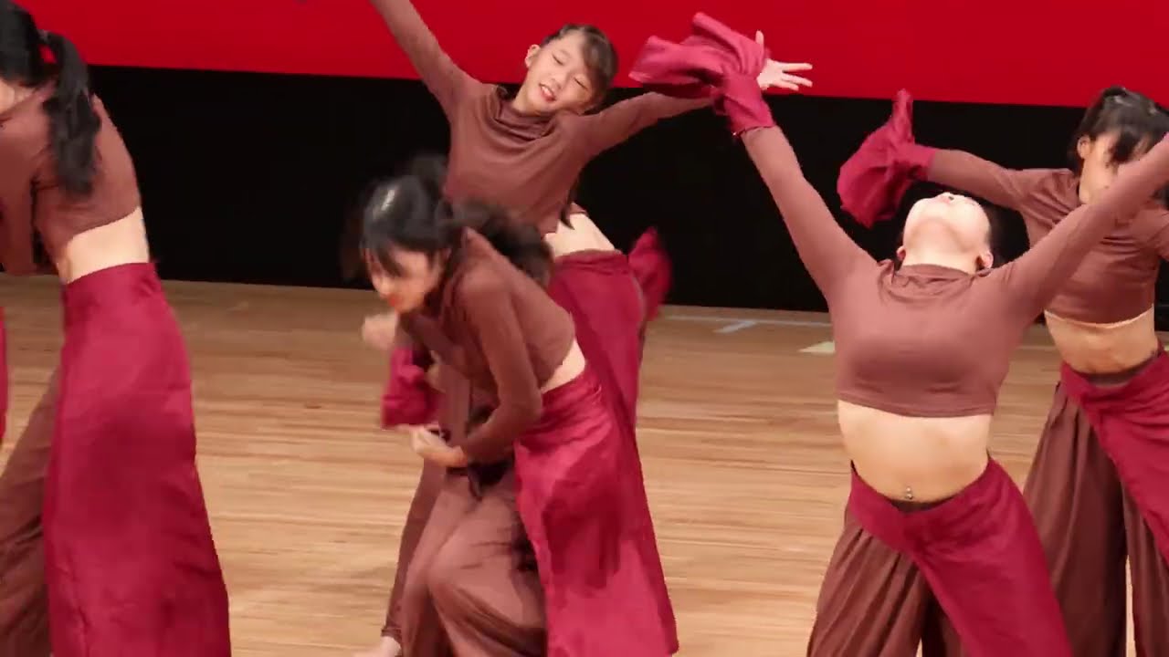 ステージに咲いた　美しき華ダンス