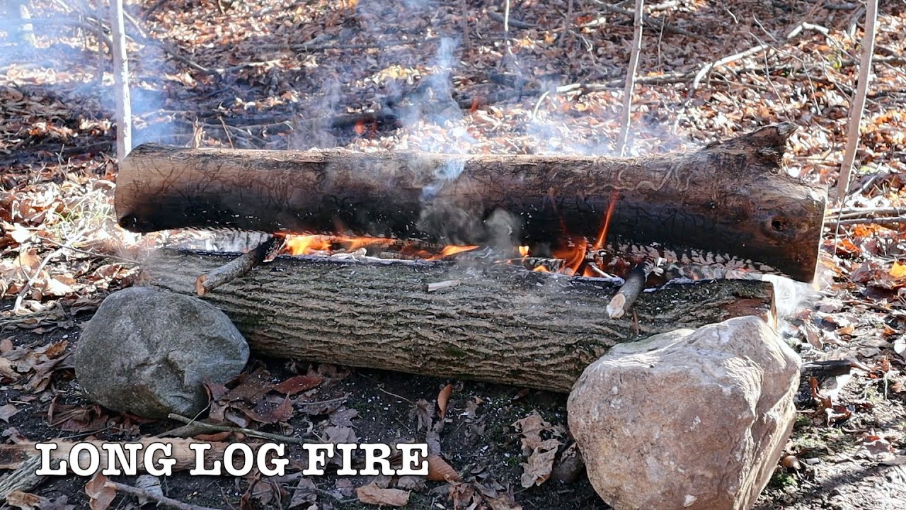 Building a long log fire - Winter camping Bushcraft