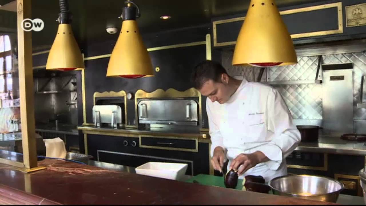 La musaca, un plato típico griego | Euromaxx