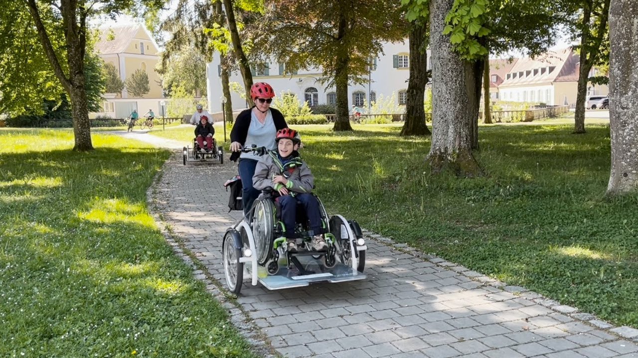 Sportlerinnen und Sportler der Cabrini-Schule bereiten sich auf den Inklusionstriathlon vor