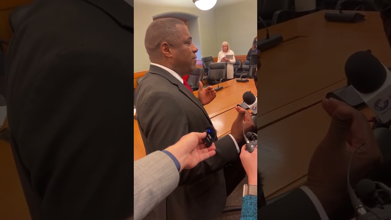 Кандидат от Республиканской партии на пост губернатора штата Айова Эдди Эндрюс будет включен в из...