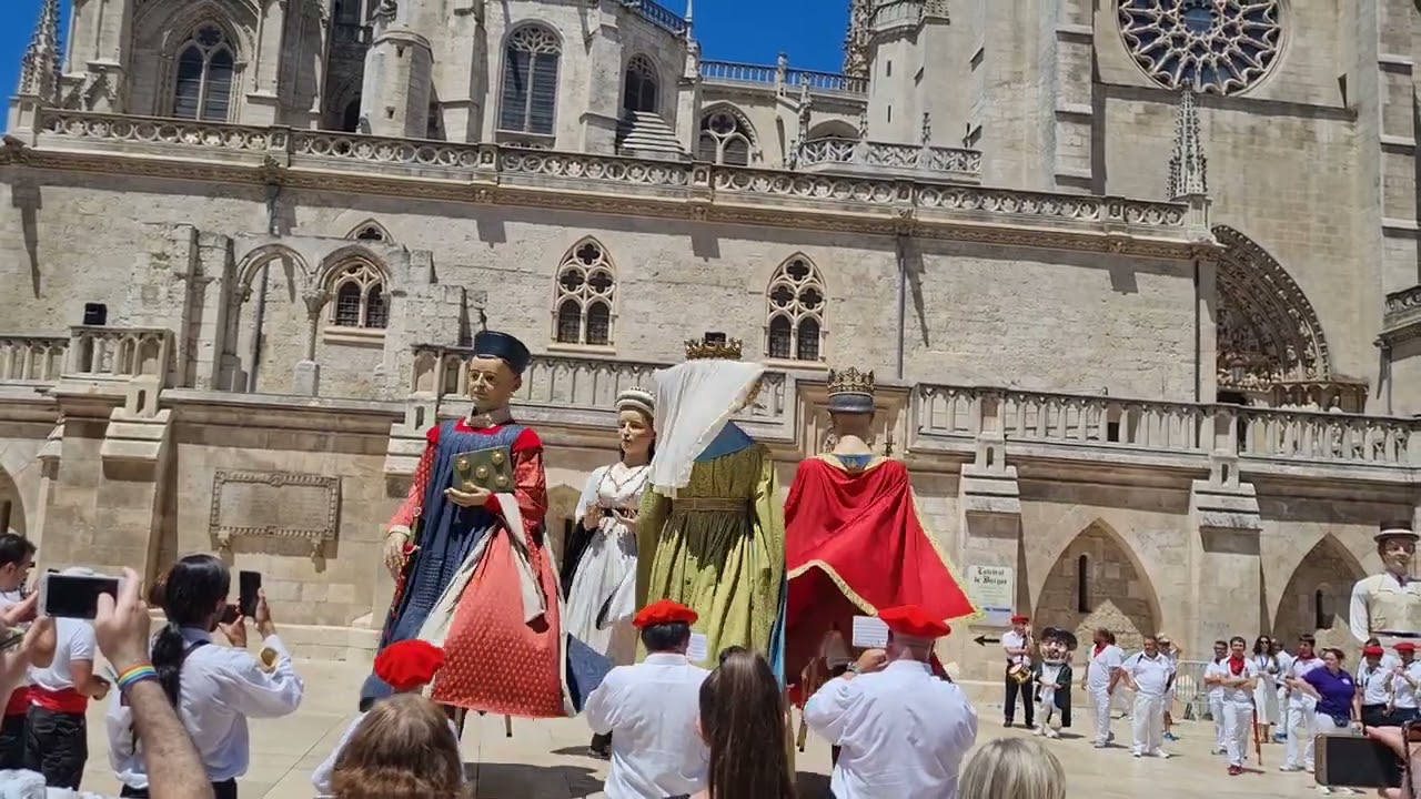 Gigantes de Perrinche (Tudela) vals en la concentracion de Burgos