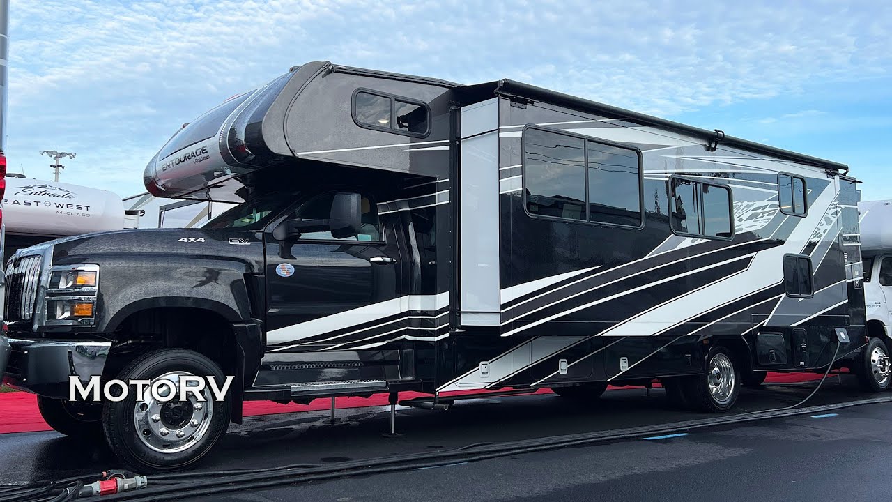 International CV515 2024 Class C Motorhome Coachmen Entourage 340BH