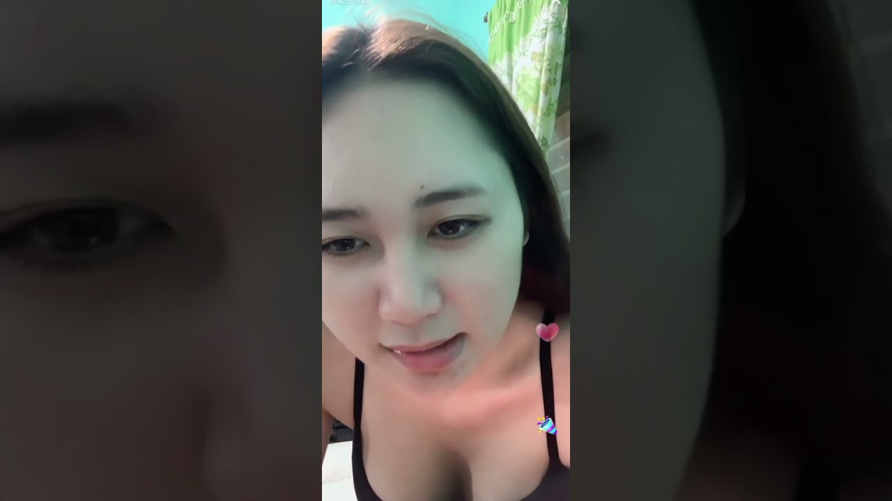 She is angry 😡 with sound behind 😮