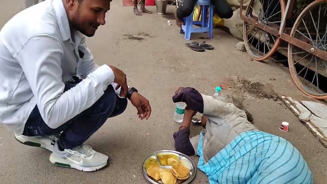 giving food to very poor women she,is not able to sit properly 