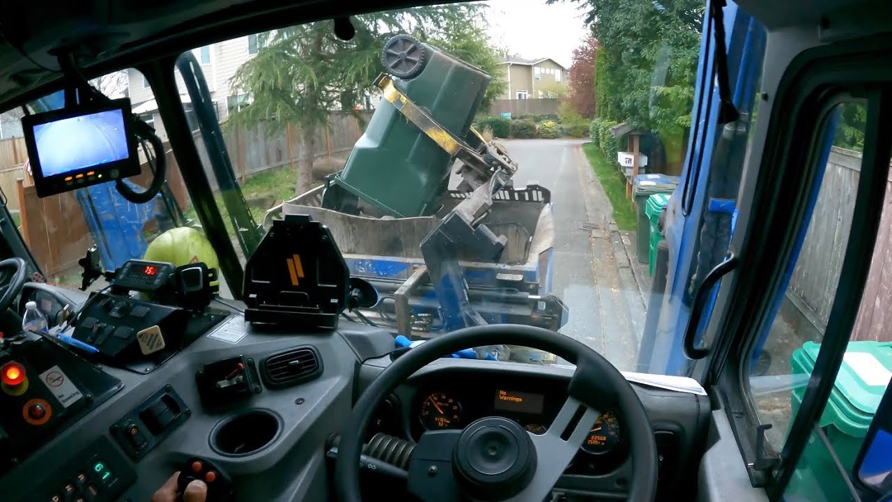 30 Minutes of garbage truck Curotto can action