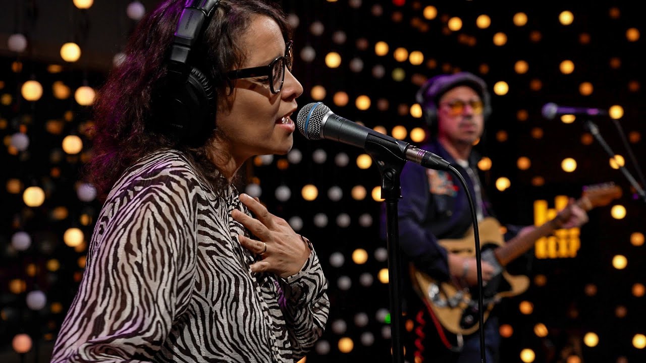 Adrian Quesada - El Muchacho De Los Ojos Tristes (Live on KEXP)