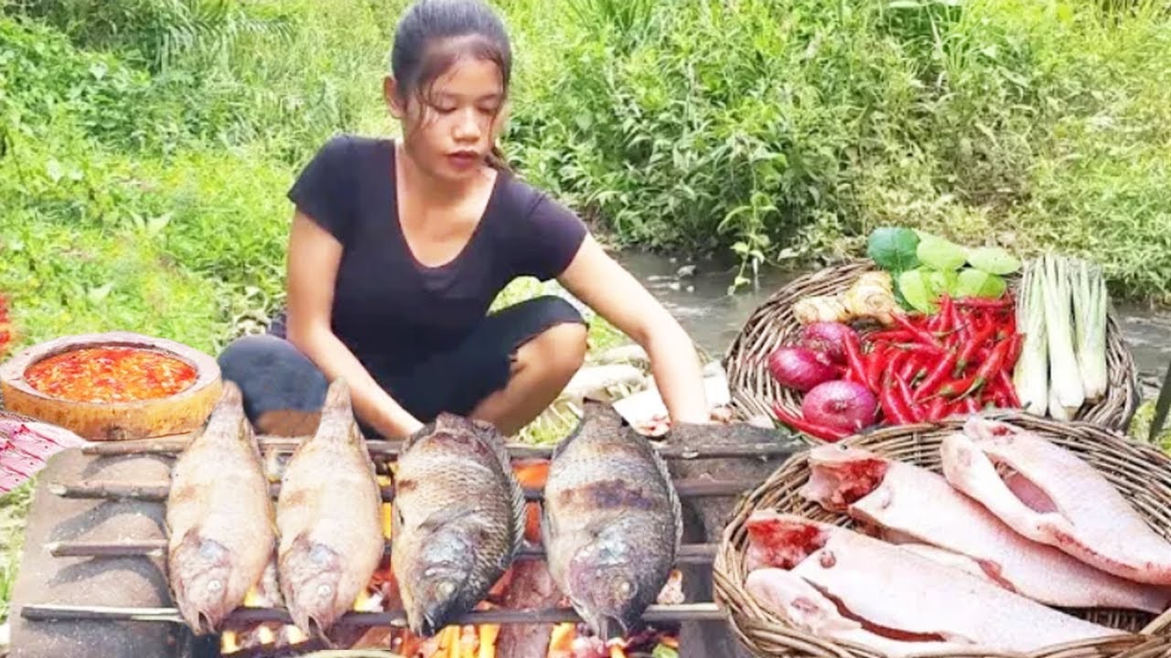 Amazing Skill catch many Red Fish in river and Cooking for survival food in forest