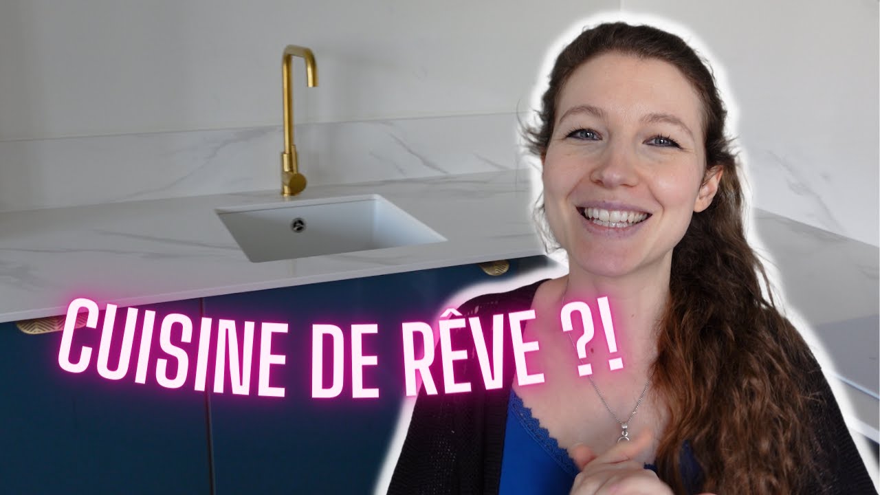 PLAN DE TRAVAIL SUR MESURE POUR UNE CUISINE IKEA - Marbre blanc, robinetterie dorée #Pinterest