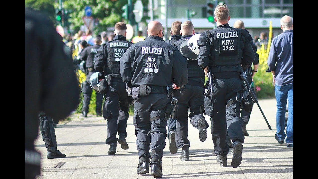 Schwerer LKW-Unfall auf A8 bei Merklingen führt zu Vollsperrung