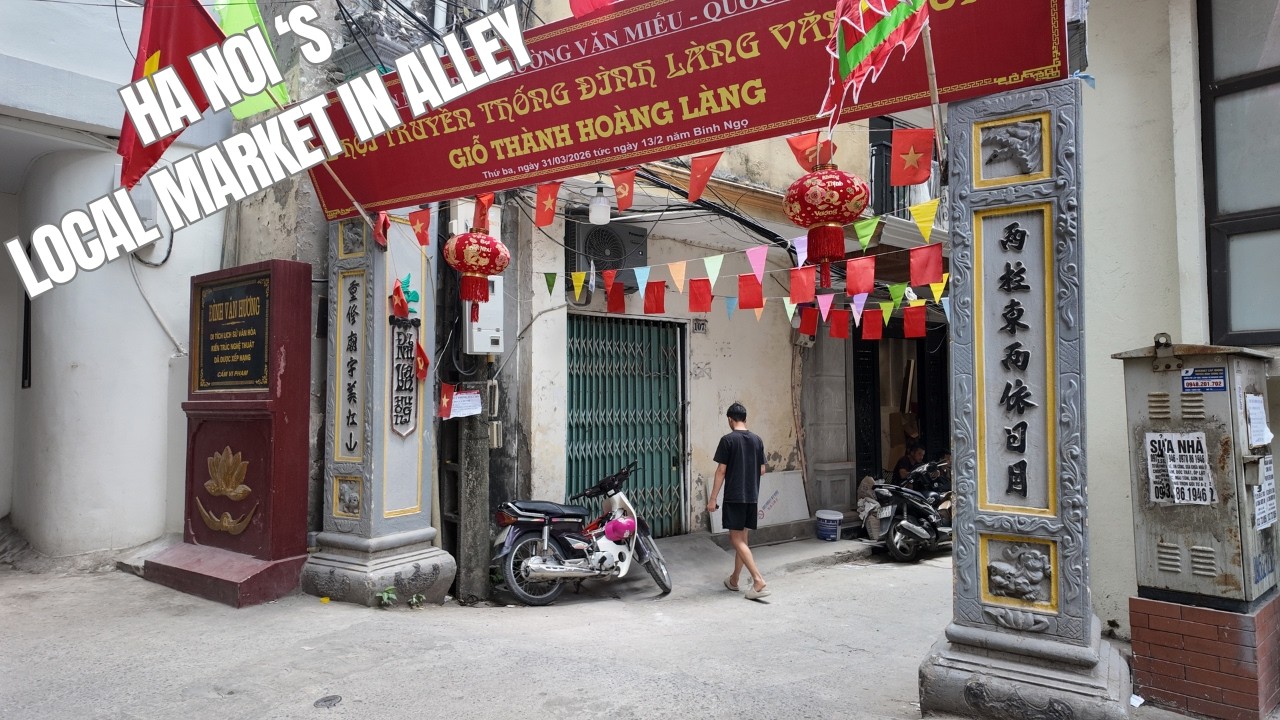 Ha Noi local alley market at noon
