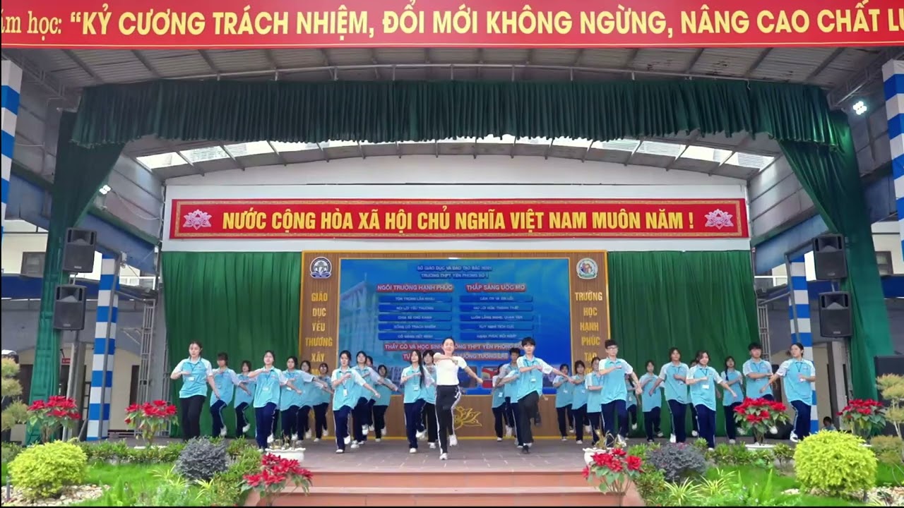 Đồng diễn sân trường: Những ngôi sao xa xôi - Trường THPT Yên Phong số 1