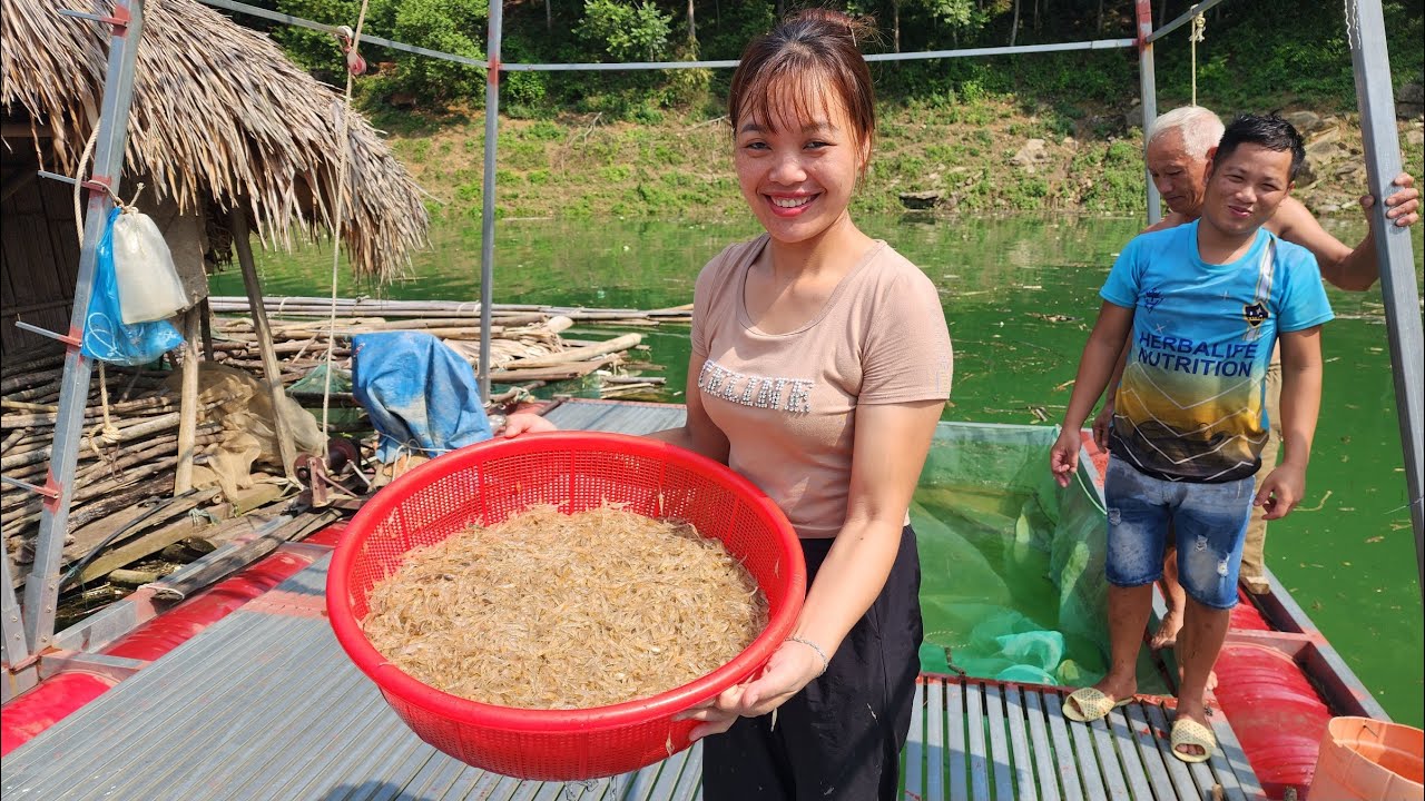 Experience the life fishing village with a old couple with form of catching shrimp and fish.