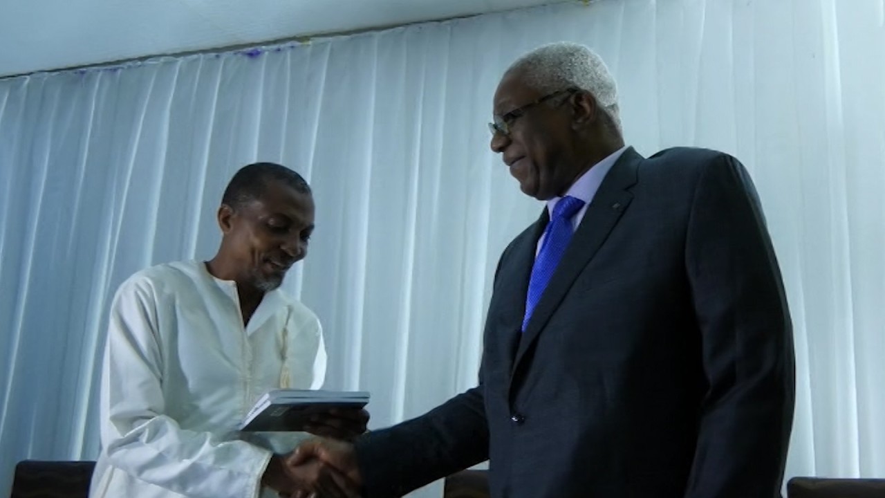 RÉVISION DE LA CONSTITUTION : SAM MBAKA APPELLE À UN RÉFÉRENDUM