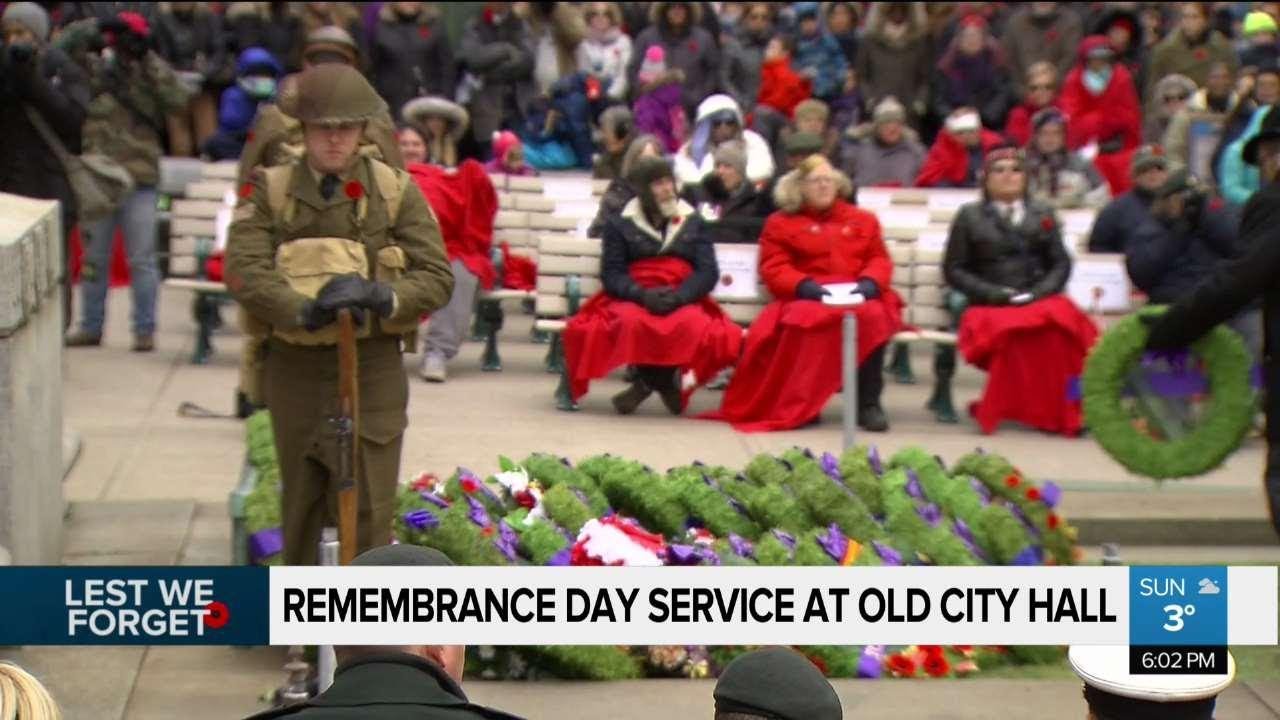 Torontonians mark centennial anniversary on Remembrance Day
