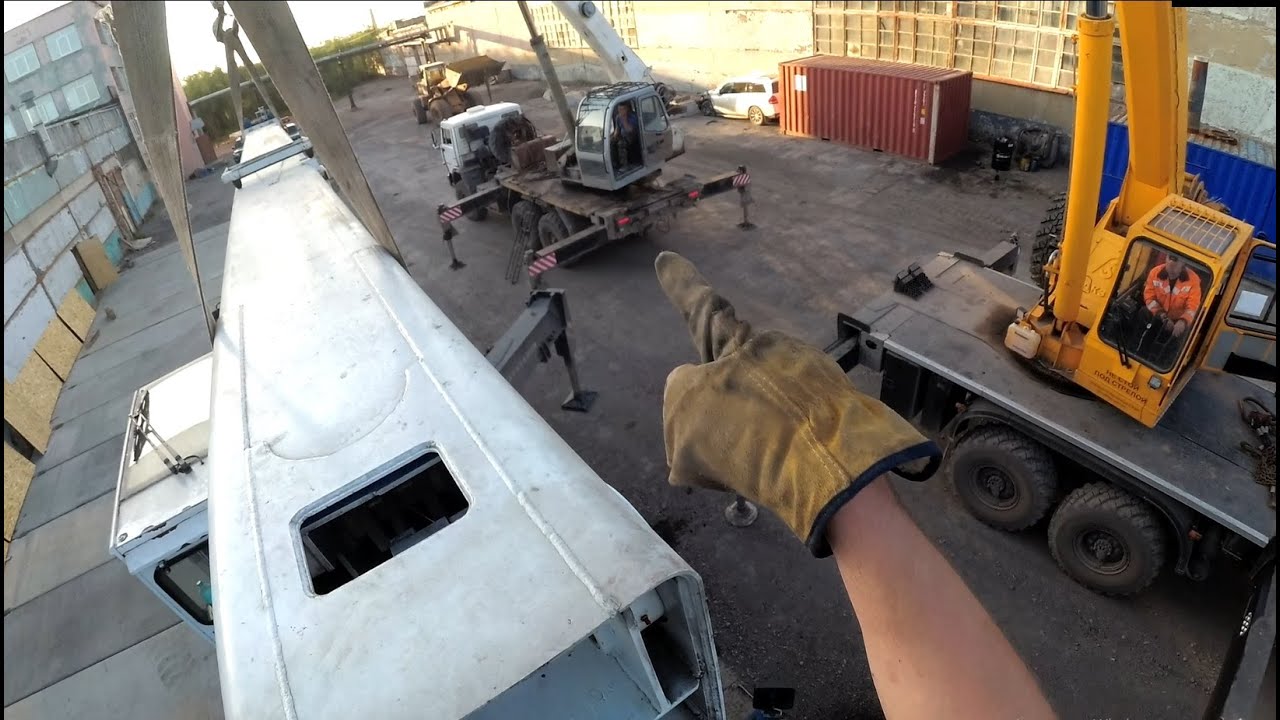 Ставим стрелу на автокран, заколачиваю палец стрелы. КС 65713-1 Галичанин.