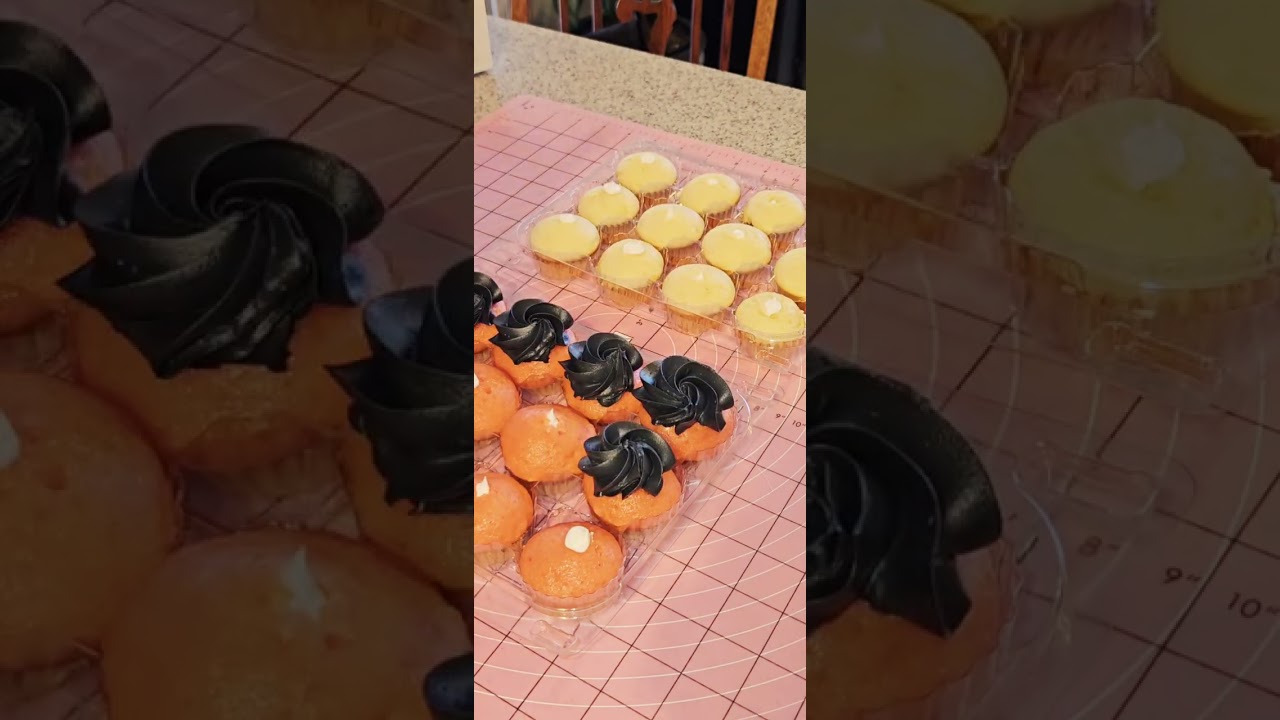 COME WATCH US DECORATE MINI CUPCAKES 🧁 #wattsusdecorate #mini #cupcake #cupcakes #cakedecorating 