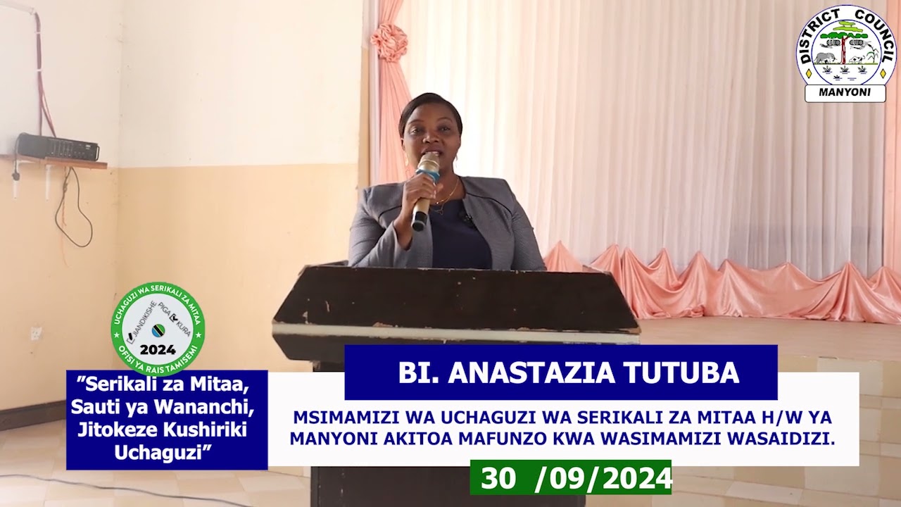 MSIMAMIZI WA UCHAGUZI WA SERIKALI ZA MITAA H/W YA MANYONI AKITOA MAFUNZO KWA WASIMAMIZI WASAIDIZI.