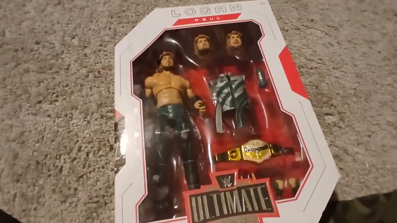 Unboxing a new WB action figure
