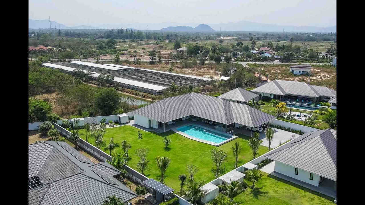High-end 4-Bedroom Pool Villa on large Land at Parkland