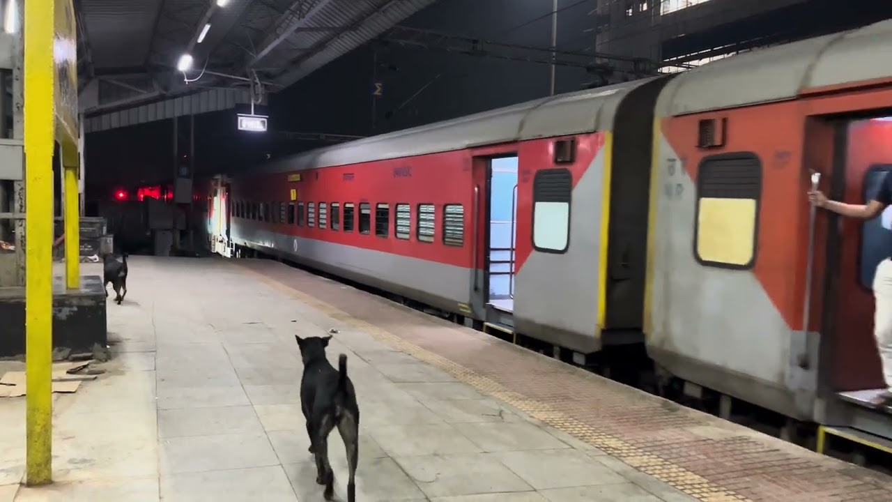 WAP-7 ke saath 12450 Goa Sampark Kranti Express ka Tagda Departure Panvel 🚆#train #indianrailways 