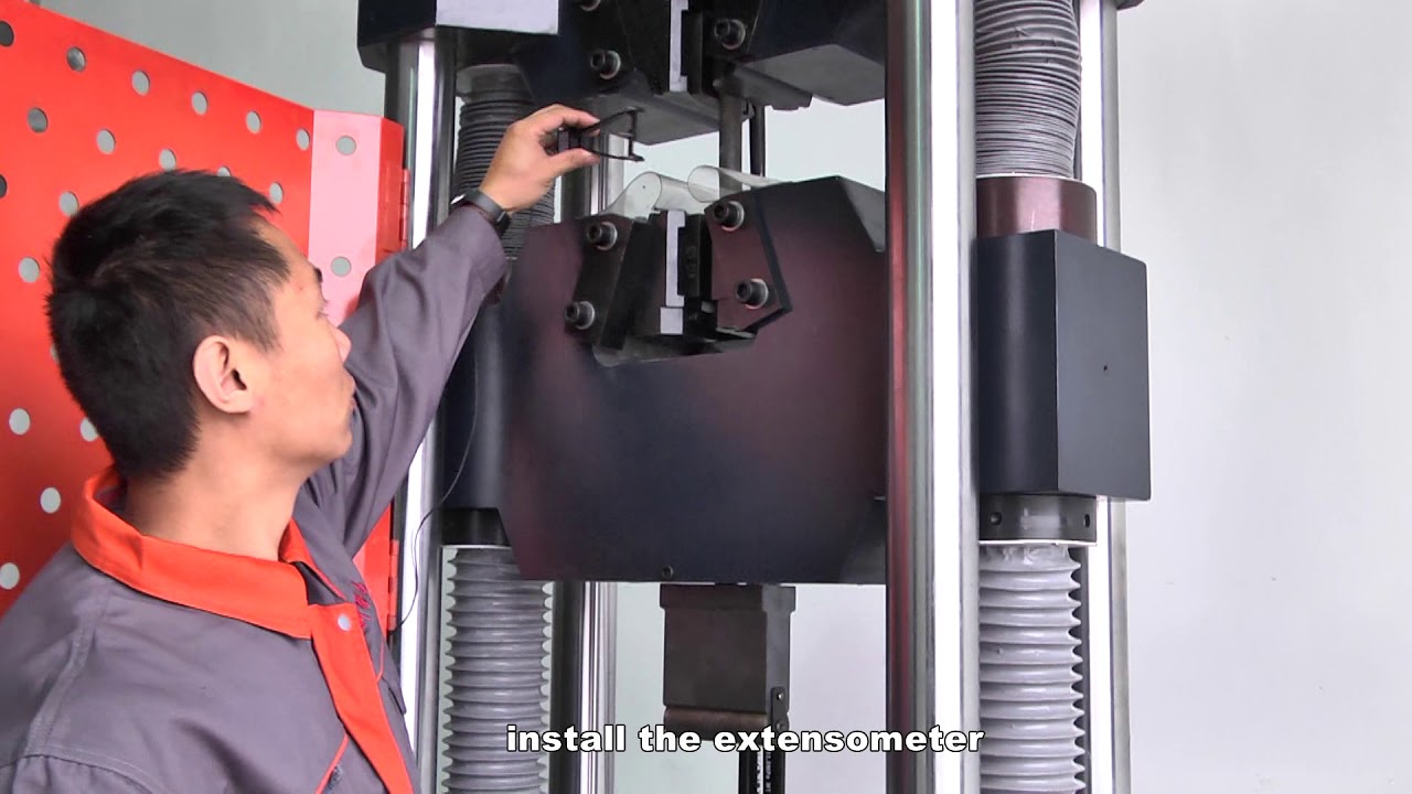 Hydraulic universal testing machine operation