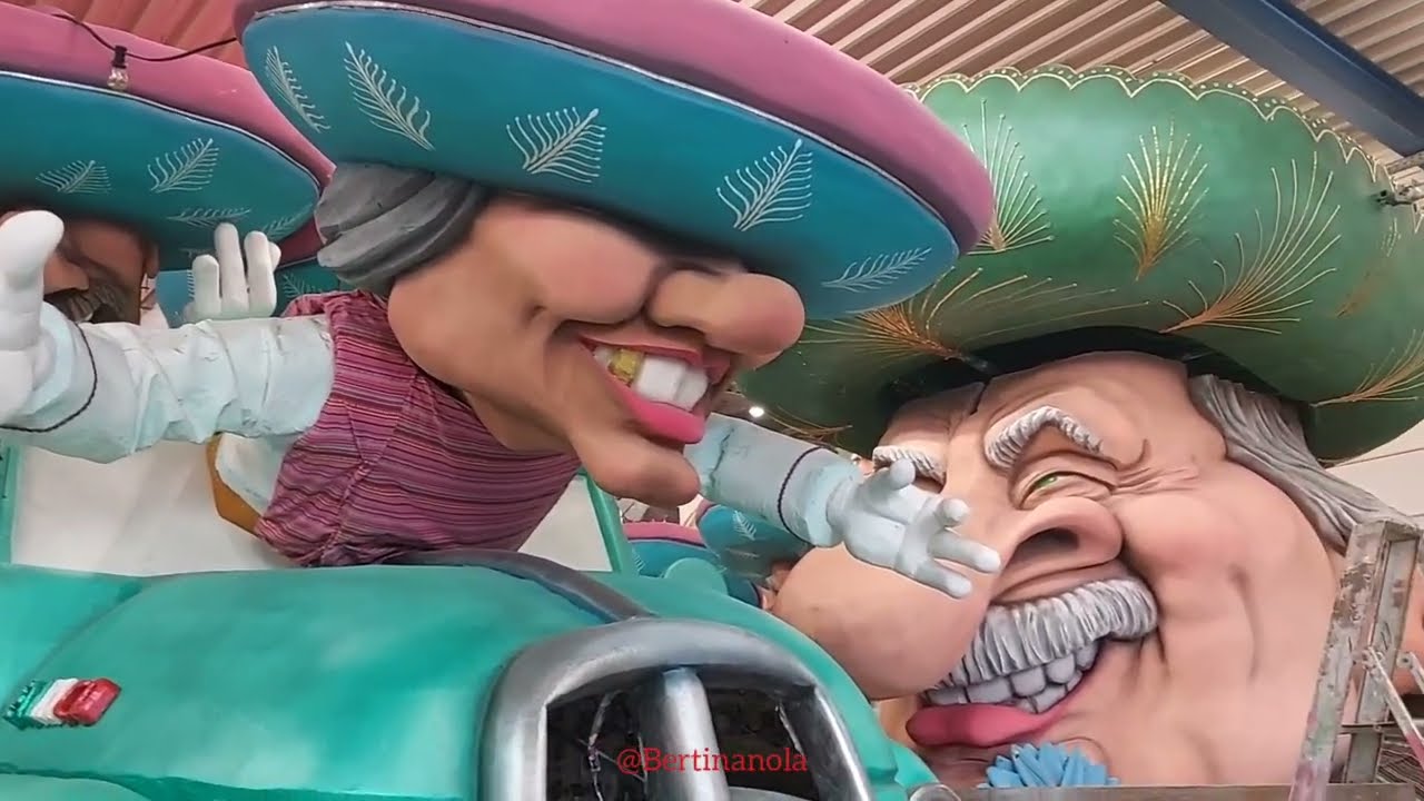 Aalst I afwerking aan de carnavalswagens in de werkhallen