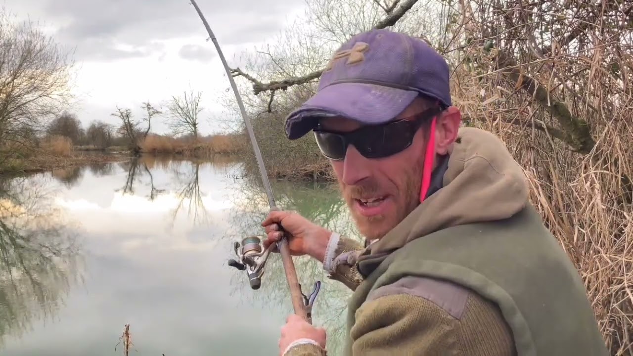 Epic battle with a Bristol Avon river carp on light float fishing gear