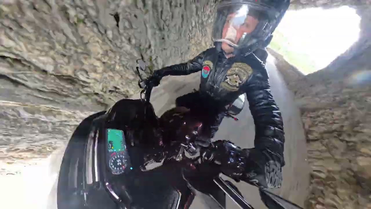 Balcony Road - Cirque due Combe Laval (Harley-Davidson)