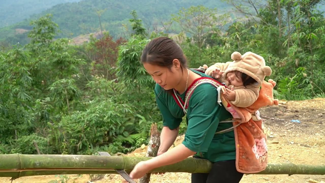 The single mother gardened and grew flowers. Cook porridge, grill meat and eat with your children.