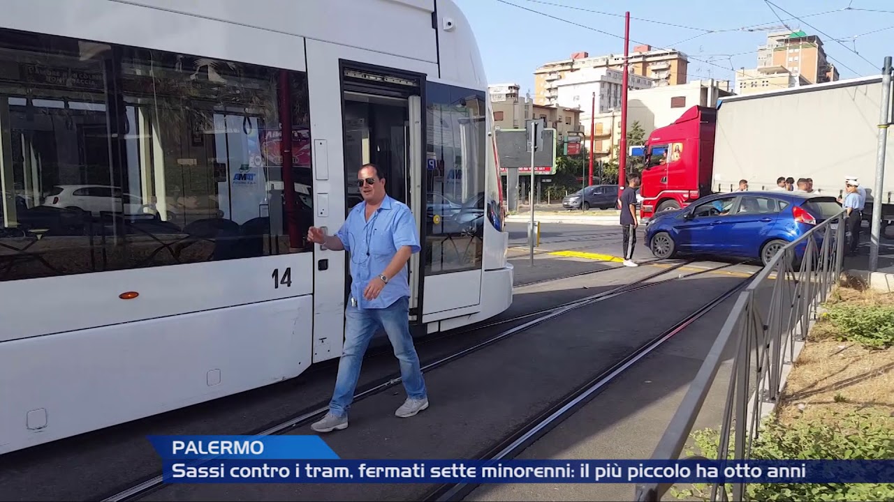 Sassi contro tram, fermati sette minorenni: il più piccolo ha 8 anni [TgMed 19/02/2019]