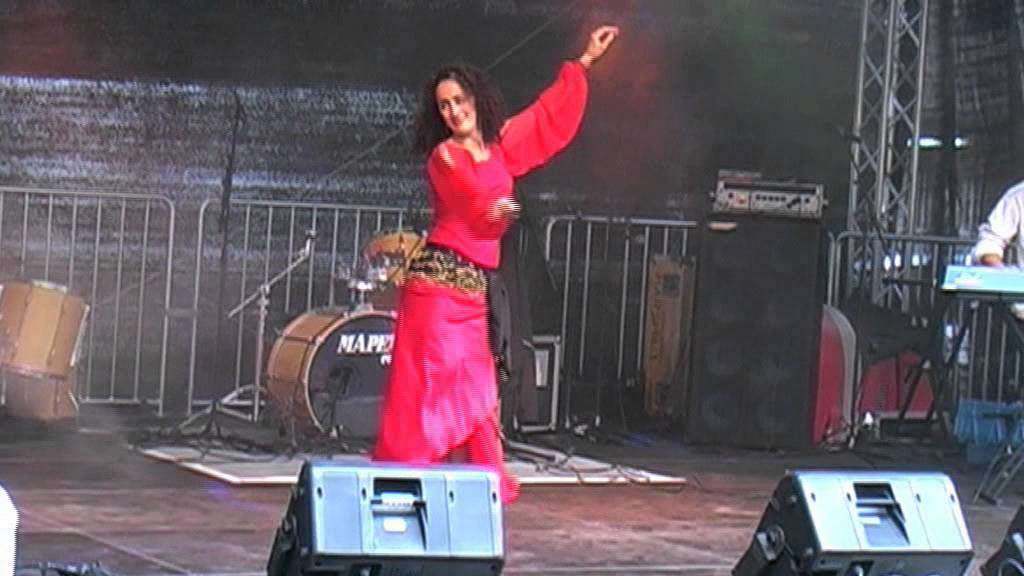 Bauchtanz Hamburg -Linda Mameri improvises on 