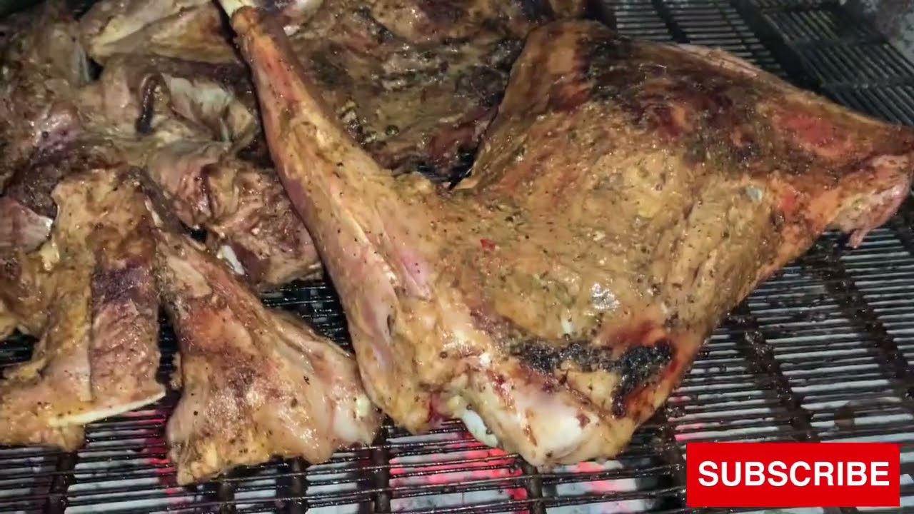 Michoui bou noyy nèpeu té nékh /Méchoui côtelette et gigot d’agneau/Roasted Lamb Meat with Charcoal