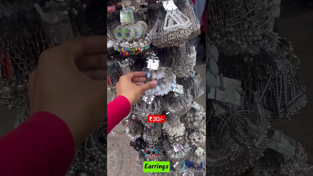 Sarojini Nagar Market Delhi | Earrings in ₹30 😍 #sarojininagar #earrings #shopping #delhimarket