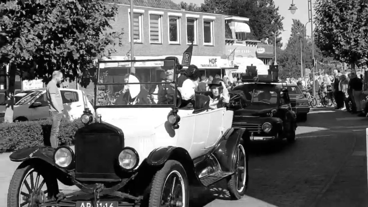 Oldtimer optocht Vriezenveen 650 jaar