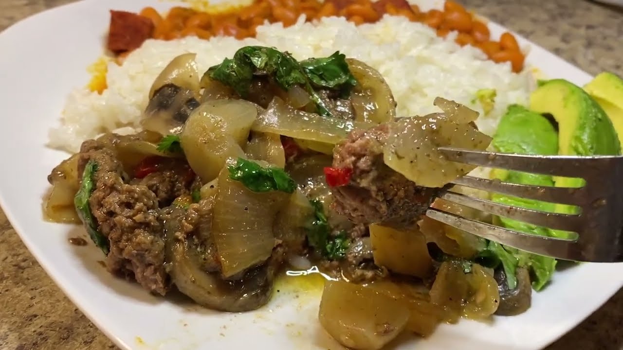 Пуэрториканский стейк с луком | Bistec Encebollado — Mari’s Cooking
