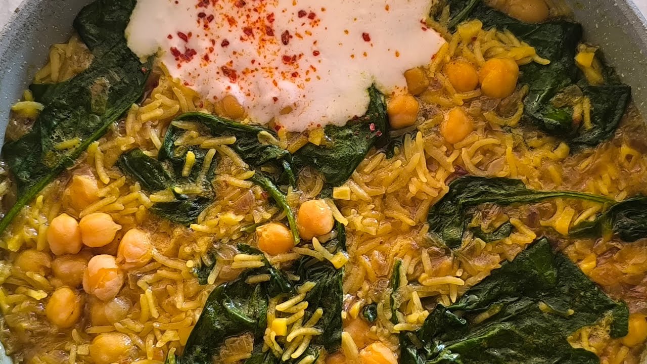 A healthy and nutritious meal with chickpeas and spinach, ready in minutes!