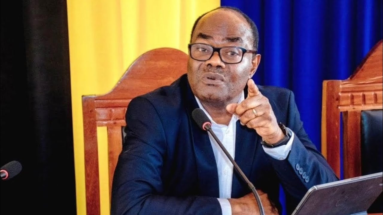 DKT. AKWILAPO AZUNGUMZA NA WATUMISHI HALMASHAURI YA MJI MASASI