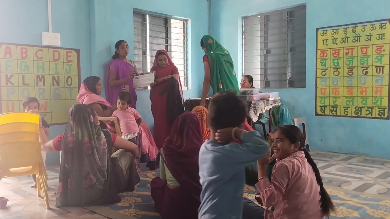 V H N D के दिन गर्भवती महिलाओं को समझाया और टीके लगाए और जांच भी कराई