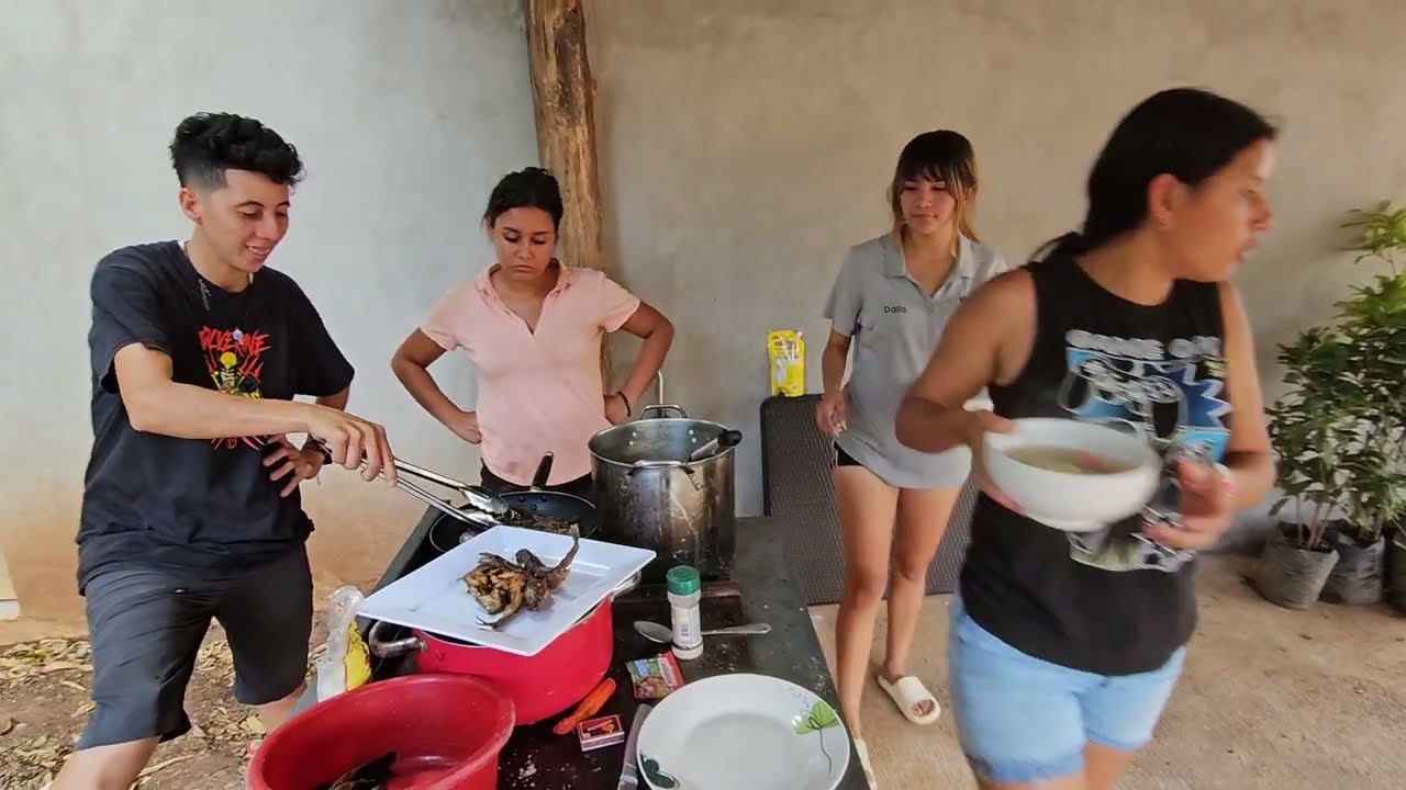 Así quedo tremendo sopon Gracias a nelo los chicos disfrutan la sopa!🦀😱