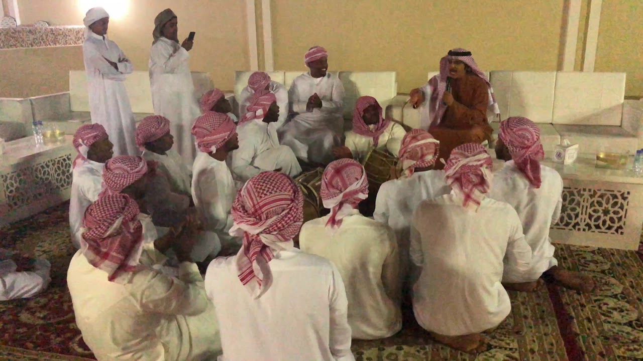 عبدالله بالخير واغنية .. ياليل ياللالي ياليل يااللايواه  .. في جلسة شعبية بمشاركة  فرقة من شناص