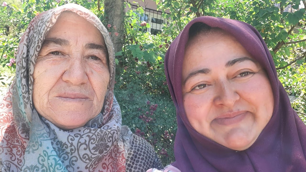 AYŞE TEYZENİN BAHÇE VE TERAS ÇİÇEKLERİ GEZELİM GÖRELİM ARKADAŞLAR🌹AREFE GÜNÜMÜZ KUTLU OLSUN🤲🏻🍬