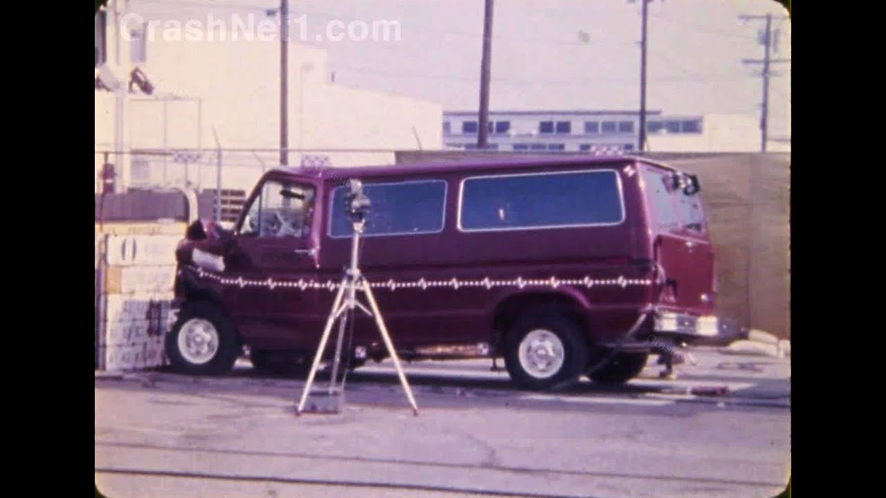 1985 Ford E-150 / Econoline / Club Wagon | Frontal Crash Test by NHTSA | CrashNet1