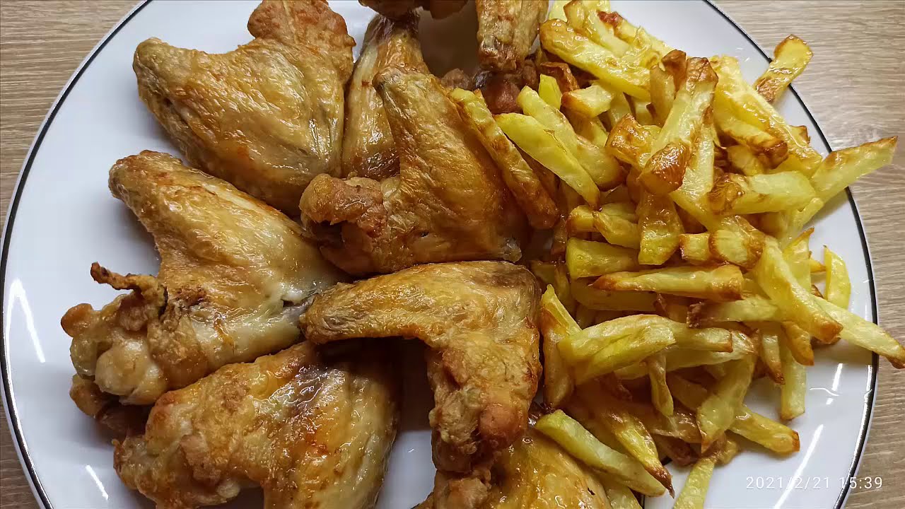 Alitas y patatas en freidora de aire. Air fryer. Rico no. Lo siguiente.