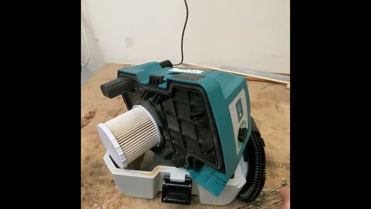 Makita DVC750LZ c18v Cordless portable vacuum cleaner.
