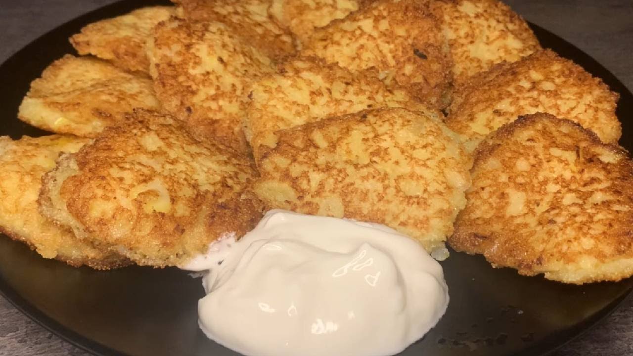 Луковые оладьи. Onion pancakes.
