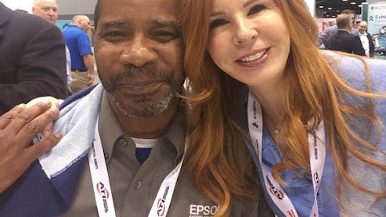 Les Graham of Epson Robots thanks his coworkers
