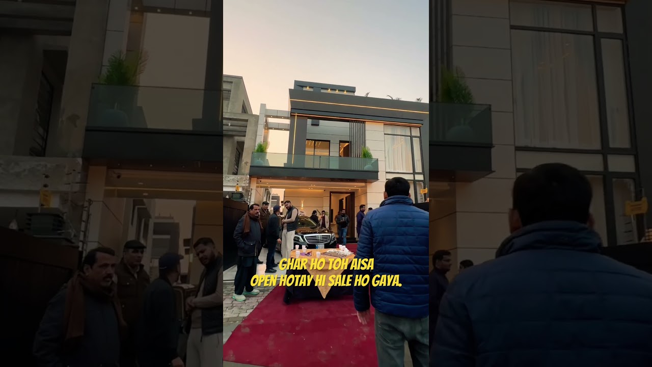Ghar ho toh aisa  open hotay hi sale ho gaya. 