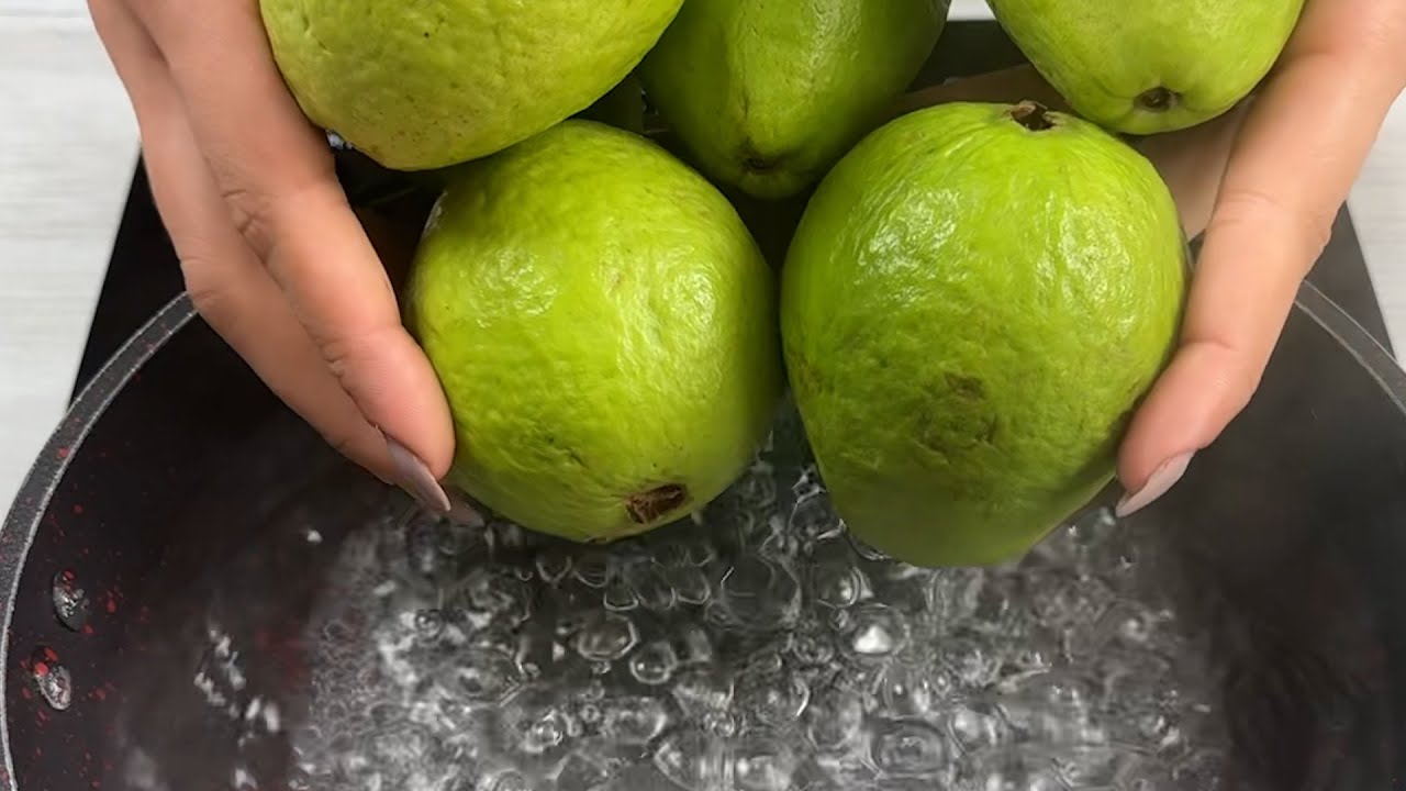 Adicione goiaba na água quente e você ficará surpreso com o resultado