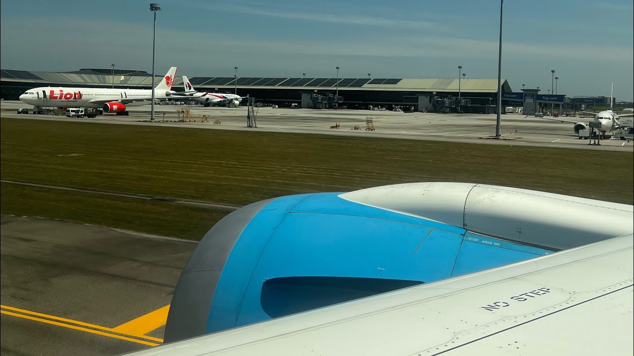 Landing at WMKK Airport Uzbekistan Airways B788. 09.02.2026
